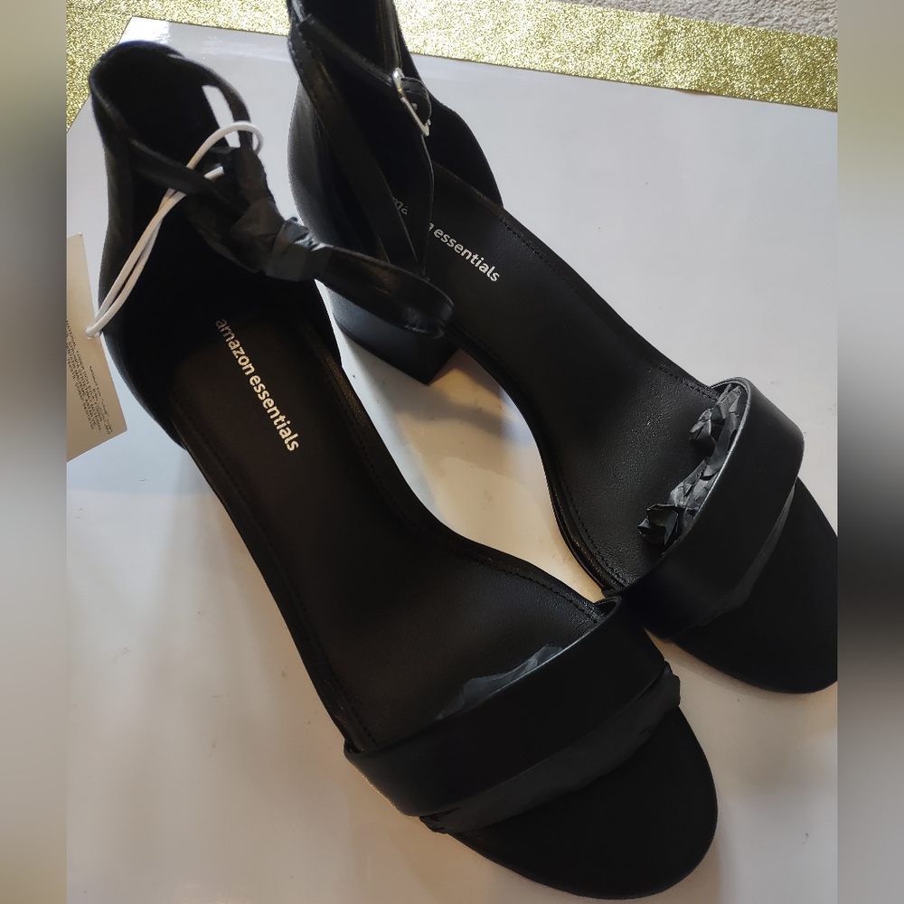 Amazon essentials women's sandals size 9us and 9w